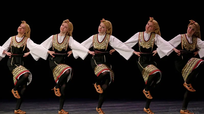 Хоро: как болгарская пляска связала круги историй и ритмов